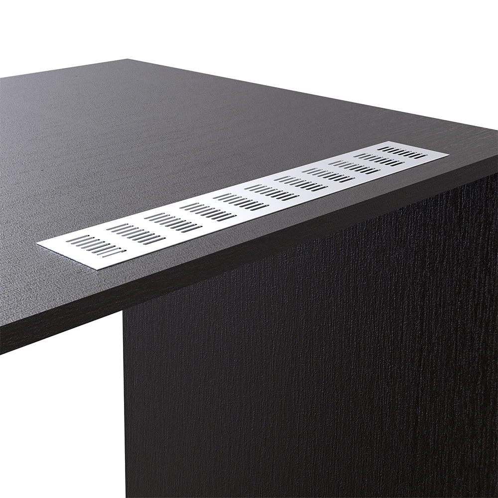 Lüftungsschlitz aus Metall in der Deckplatte des SERIE 2 Schranks