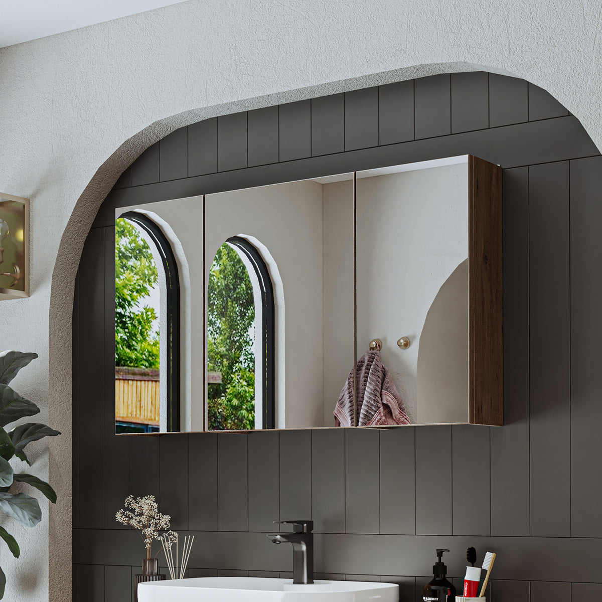 Spiegelschrank GUSTO in Eiche wandhängend im Badezimmer