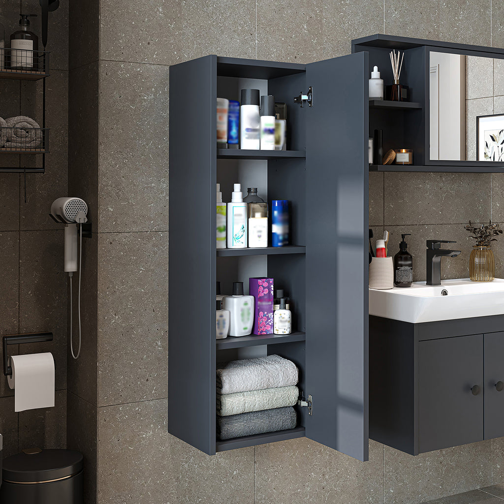 ADA Badschrank in Eiche neben dem Waschtisch im Badezimmer